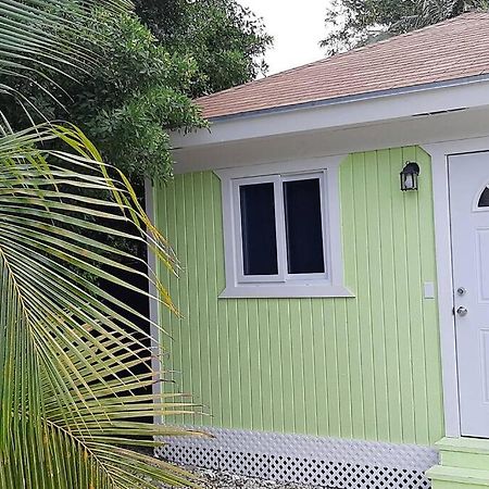 Budget & Basic In Local Neighborhood, 7Min Drive To Downtown Nassau Beach Paradise Apartman Kültér fotó